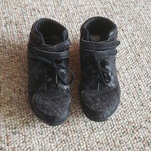 Nfinity beast black cheer shoes